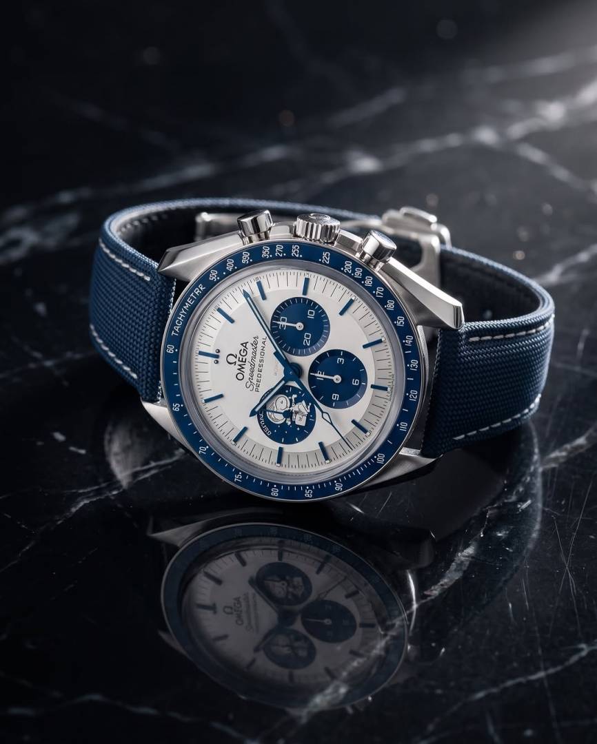 Omegg_a Speedmaster Silver Snoopy